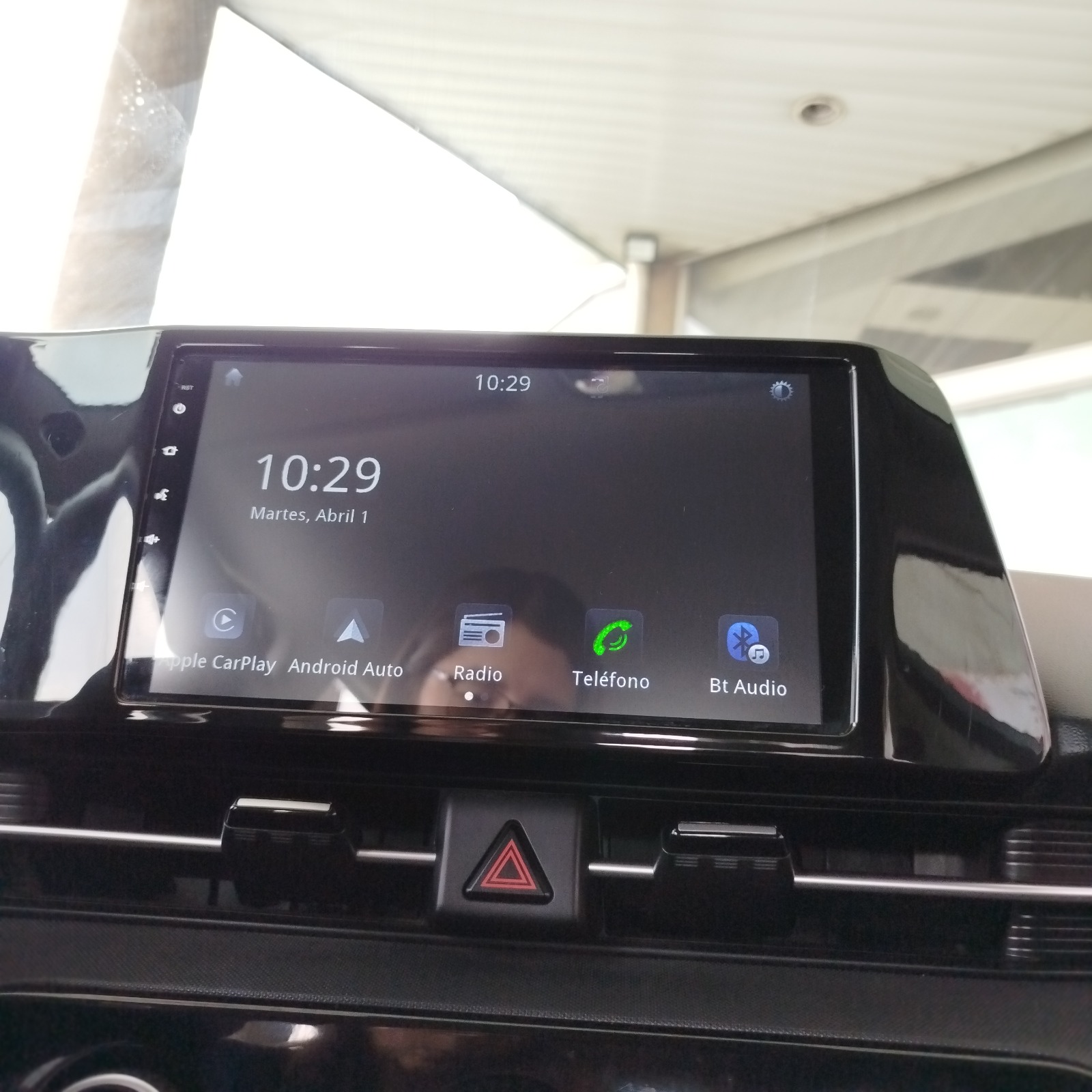 Pantalla con Apple CarPlay y Android Auto